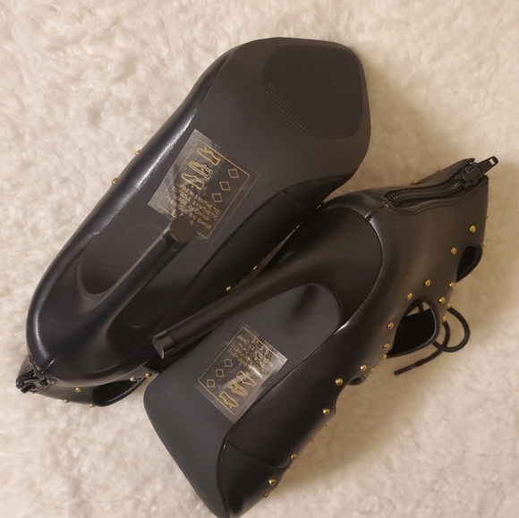 Izabella Rue Studded Stilettos (NWOT) - Picture 6 of 7